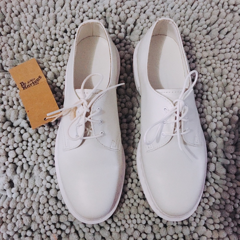 Smooth White Doc Martens Airwair